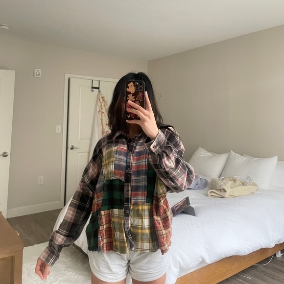 URBAN OUTFITTERS BDG Spliced Distressed Patchwork Flannel Shirt Size L - Picture 4 of 5